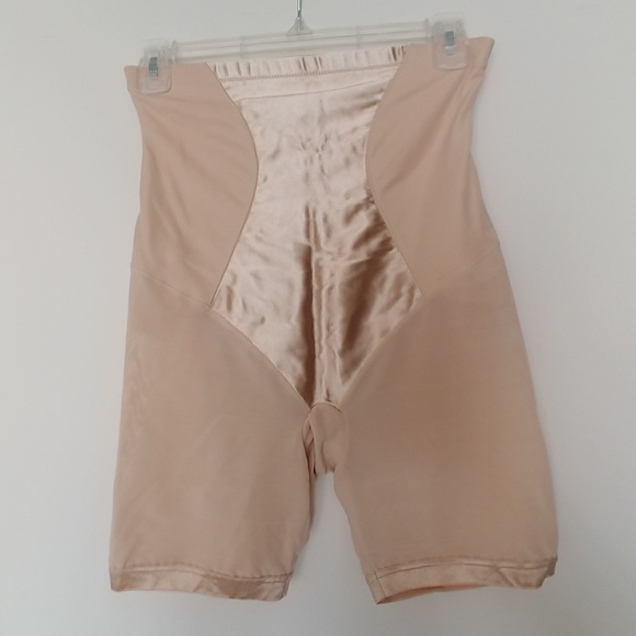 Maidenform Other - EUC Maidenform Firm High Waist Shapewear